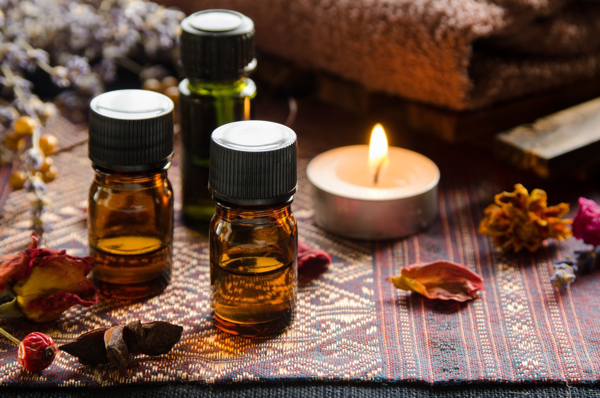 Various types of essential oils that are effective and safe for relieving sore throats