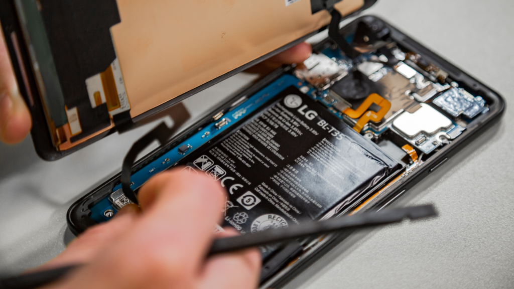 Fixing trouble of a smartphone hardware failure